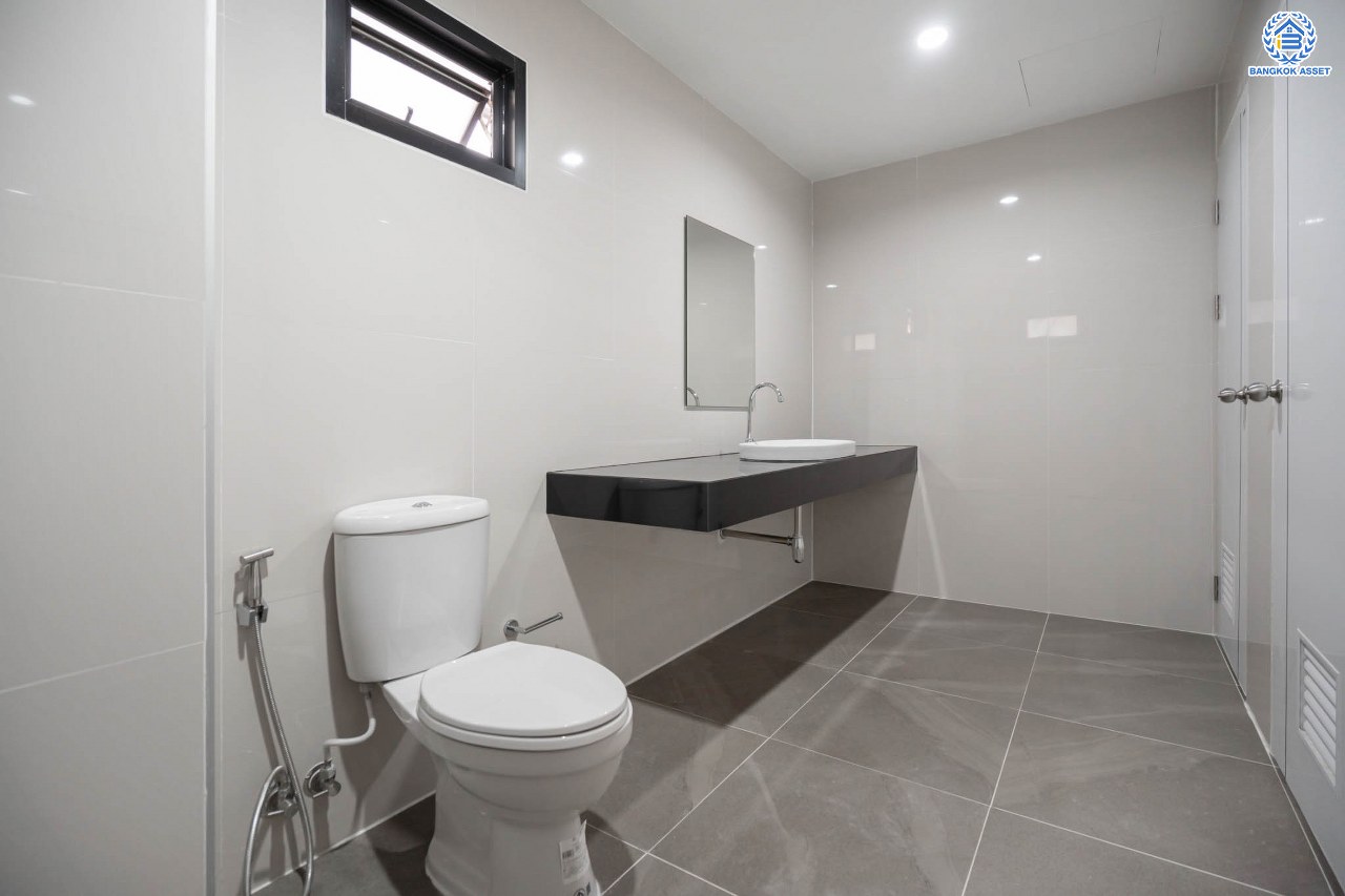 บ้านมือสองตกแต่งใหม่ โครงการ ศุภาลัย ออร์คิดปาร์ค2 ราชพฤกษ์-จรัญฯ ดีไซน์หรูหรา เนื้อที่ 50 ตร.ว. ฟังก์ชัน 3 ห้องนอน 2 ห้องน้ำ จอดรถได้ 2 คัน บนทำเลเดินทางสะดวก เชื่อมต่อหลายเส้นทาง และเดอะมอลล์บางแค ทางด่วน "กาญจนาภิเษก" และรถไฟฟ้าสายสีน้ำเงิน "สถานีภาษีเจริญ"